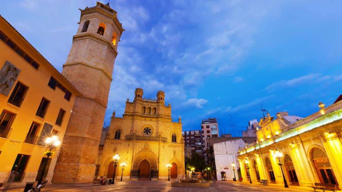 Catedral y centro histórico de Castellón de noche